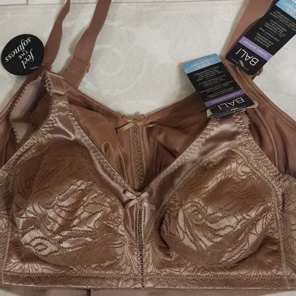 Bali NWT Set of 2 Classic Support Cool Comfort Wireless Bras DF3372 Size 40B Tan
